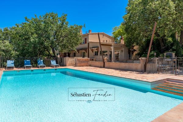 Maison à vendre 8 pièces LA CADIERE D'AZUR (83) - 2 logements - grande piscine - vue panoramique - grande parcelle - calme - nombreuses annexes