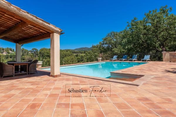 Maison à vendre 8 pièces LA CADIERE D'AZUR (83) - 2 logements - grande piscine - vue panoramique - grande parcelle - calme - nombreuses annexes