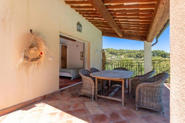 Maison à vendre 8 pièces LA CADIERE D'AZUR (83) - 2 logements - grande piscine - vue panoramique - grande parcelle - calme - nombreuses annexes