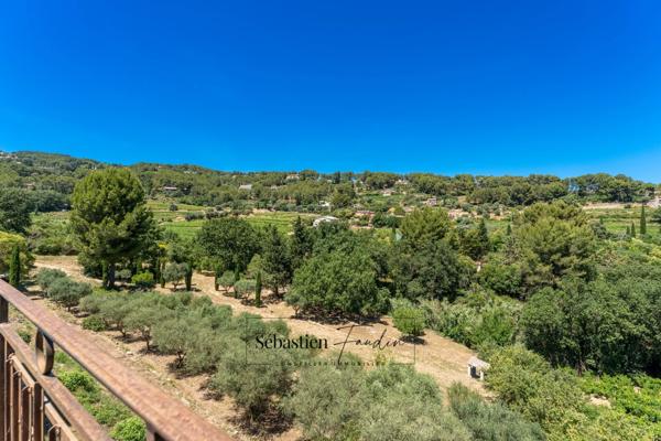 Maison à vendre 8 pièces LA CADIERE D'AZUR (83) - 2 logements - grande piscine - vue panoramique - grande parcelle - calme - nombreuses annexes