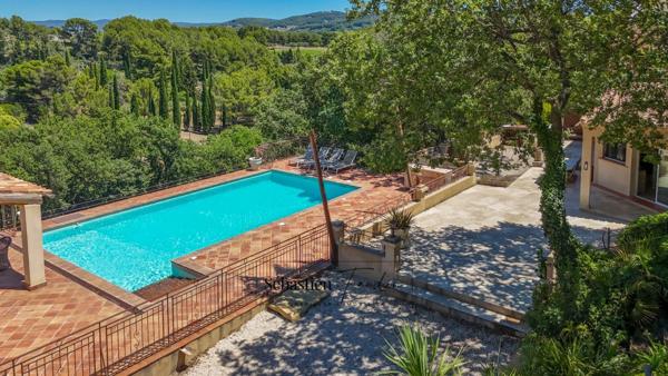 Maison à vendre 8 pièces LA CADIERE D'AZUR (83) - 2 logements - grande piscine - vue panoramique - grande parcelle - calme - nombreuses annexes