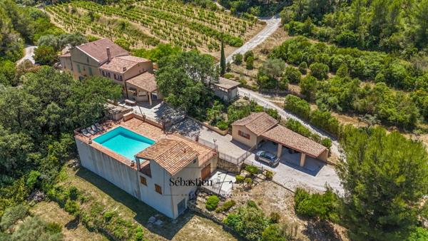 Maison à vendre 8 pièces LA CADIERE D'AZUR (83) - 2 logements - grande piscine - vue panoramique - grande parcelle - calme - nombreuses annexes