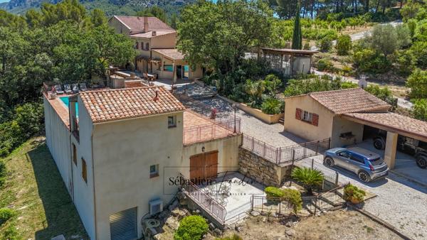 Maison à vendre 8 pièces LA CADIERE D'AZUR (83) - 2 logements - grande piscine - vue panoramique - grande parcelle - calme - nombreuses annexes