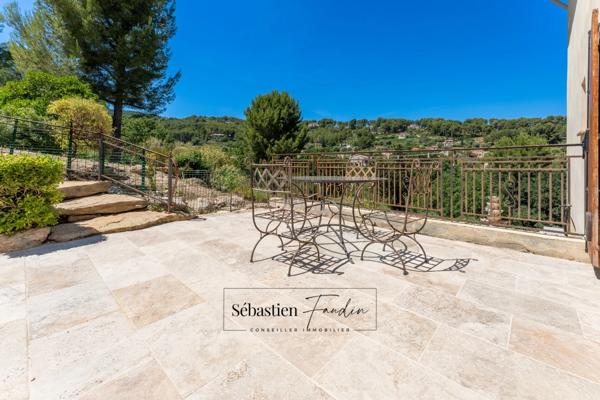 Maison à vendre 8 pièces LA CADIERE D'AZUR (83) - 2 logements - grande piscine - vue panoramique - grande parcelle - calme - nombreuses annexes