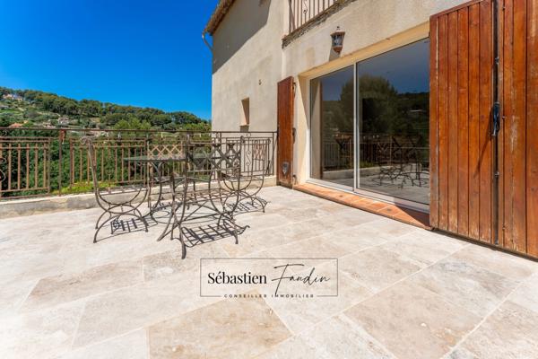 Maison à vendre 8 pièces LA CADIERE D'AZUR (83) - 2 logements - grande piscine - vue panoramique - grande parcelle - calme - nombreuses annexes