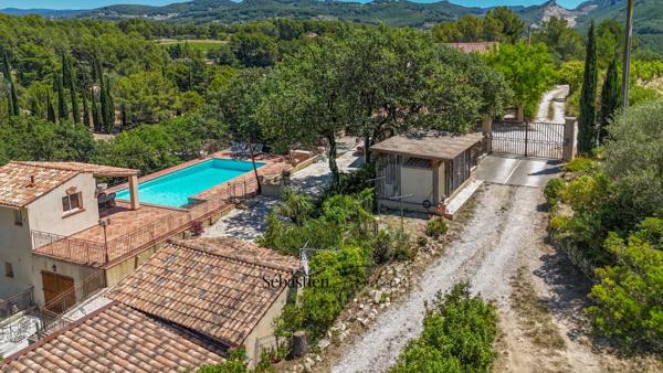 Maison à vendre 8 pièces LA CADIERE D'AZUR (83) - 2 logements - grande piscine - vue panoramique - grande parcelle - calme - nombreuses annexes