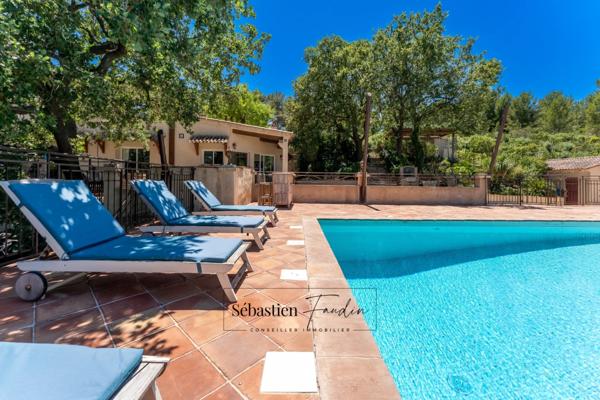 Maison à vendre 8 pièces LA CADIERE D'AZUR (83) - 2 logements - grande piscine - vue panoramique - grande parcelle - calme - nombreuses annexes