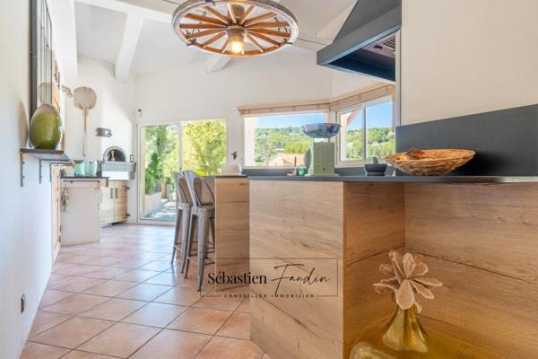 Maison à vendre 8 pièces LA CADIERE D'AZUR (83) - 2 logements - grande piscine - vue panoramique - grande parcelle - calme - nombreuses annexes
