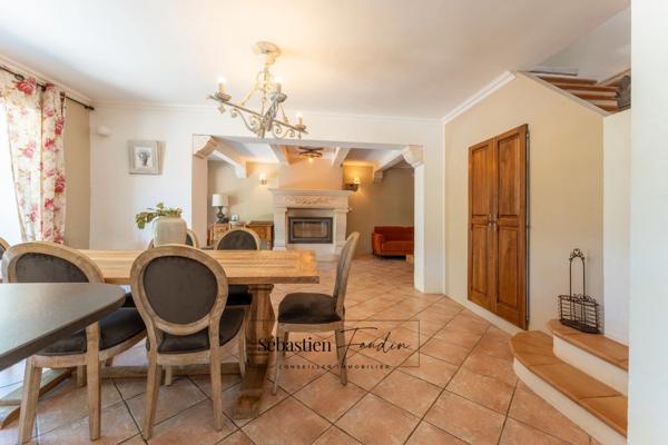 Maison à vendre 8 pièces LA CADIERE D'AZUR (83) - 2 logements - grande piscine - vue panoramique - grande parcelle - calme - nombreuses annexes