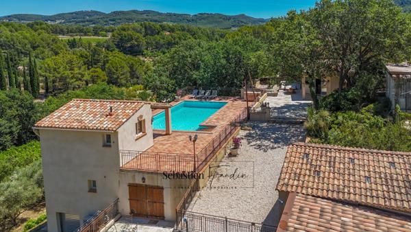 Maison à vendre 8 pièces LA CADIERE D'AZUR (83) - 2 logements - grande piscine - vue panoramique - grande parcelle - calme - nombreuses annexes