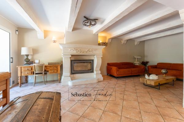 Maison à vendre 8 pièces LA CADIERE D'AZUR (83) - 2 logements - grande piscine - vue panoramique - grande parcelle - calme - nombreuses annexes