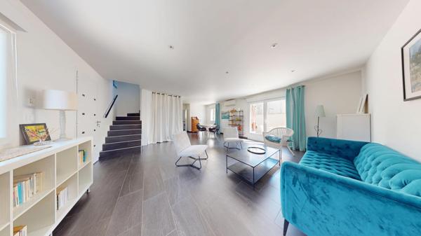 HAUT DE BASSENS MAISON AVEC TERRASSES GRAND GARAGE