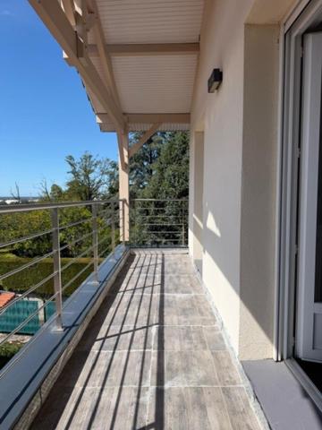 HAUT DE BASSENS MAISON AVEC TERRASSES GRAND GARAGE