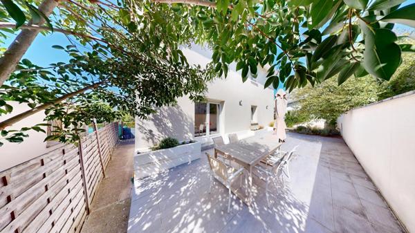 HAUT DE BASSENS MAISON AVEC TERRASSES GRAND GARAGE