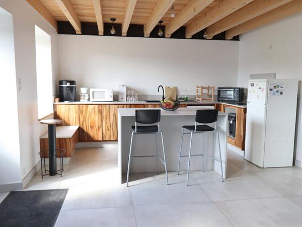 Maison Ambert 6 pièces +/-250 m2 + 3ha de terrain environ