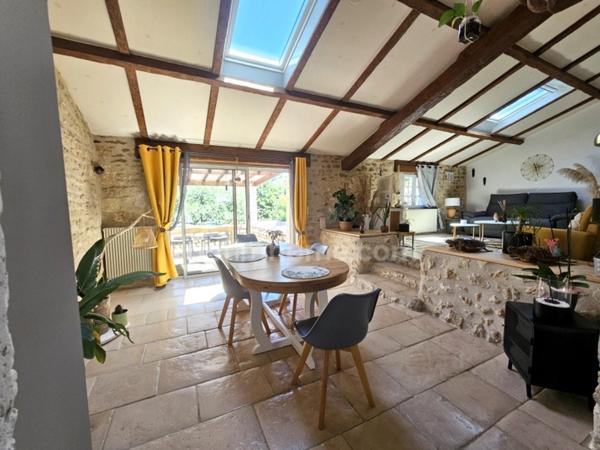 Maison en pierre atypique de 122 m² 3 chambres et 1 bureau au bord de la « Touvre »– Coup de cœur assuré à MAGNAC SUR TOUVRE (16)