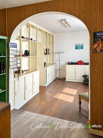 Local Commercial
         3 pièces
        - 55 m² 117 000 € *