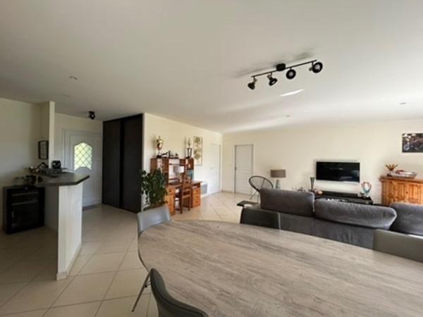 Maison 150 m², écurie pour chevaux, bâtiments agricoles