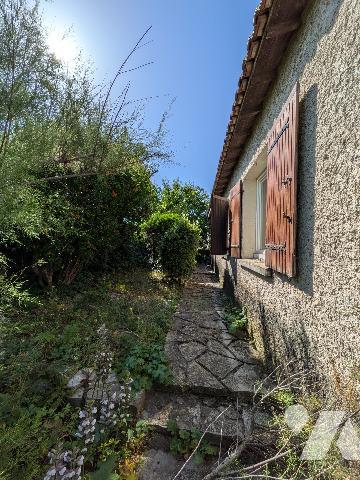 Maison de plain-pied avec jardin sis à BOUILLARGUES