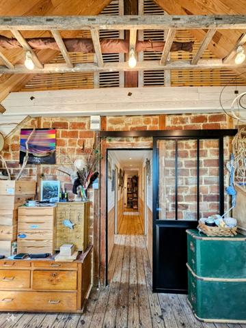 A VENDRE MAISON EN BRIQUE de 245 m² à CUVERVILLE SUR YERES