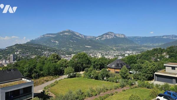 JACOB BELLECOMBETTE, appartement type 4 de 81.6 m2 avec double terrasse et vue dégagée
