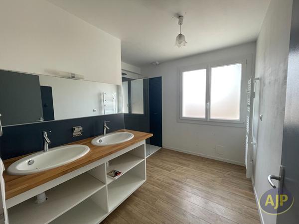 Maison à louer Heric : 6 pièces, 154m² avec 7 chambre(s) à 1 250€ - AJP Immobilier Blain