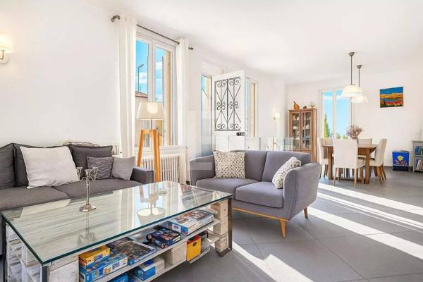 Maison individuelle 4 pièces à vendre au Cannet Mairie avec jardin, terrasse et balcon