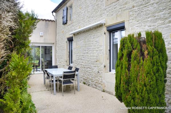 Maison à vendre 6 pièces LA GREVE SUR MIGNON (17)Maison de charme avec jardin paysagé et dépendance – 133 m² habitables sur 947 m² de terrain