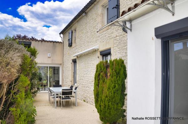 Maison à vendre 6 pièces LA GREVE SUR MIGNON (17)Maison de charme avec jardin paysagé et dépendance – 133 m² habitables sur 947 m² de terrain