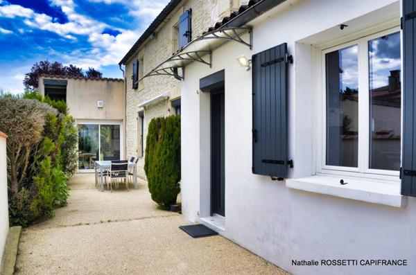 Maison à vendre 6 pièces LA GREVE SUR MIGNON (17)Maison de charme avec jardin paysagé et dépendance – 133 m² habitables sur 947 m² de terrain