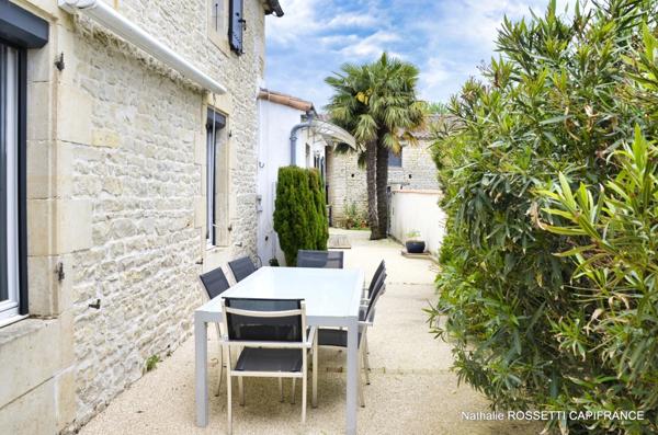 Maison à vendre 6 pièces LA GREVE SUR MIGNON (17)Maison de charme avec jardin paysagé et dépendance – 133 m² habitables sur 947 m² de terrain