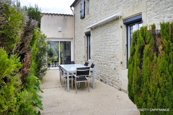 Maison à vendre 6 pièces LA GREVE SUR MIGNON (17)Maison de charme avec jardin paysagé et dépendance – 133 m² habitables sur 947 m² de terrain