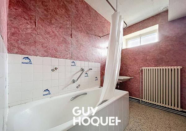 Immeuble 3 Appartements à rénover avec garages et Grenier aménageable - 71260 AZÉ