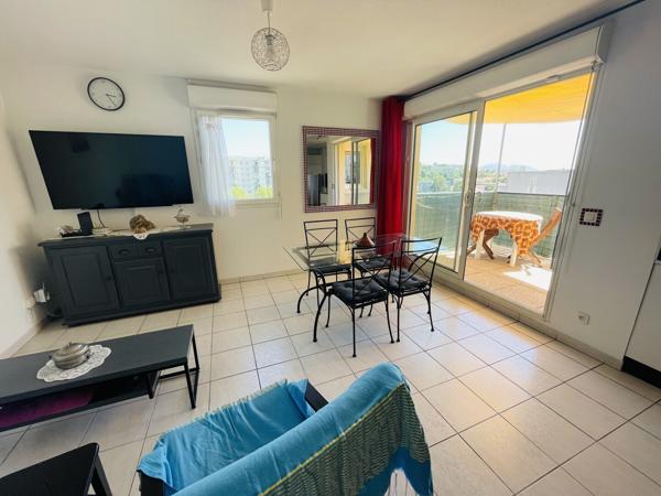 À Vendre – Appartement T2 de 55 m² en Dernier Étage avec Terrasse