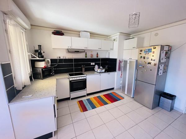 À Vendre – Appartement T2 de 55 m² en Dernier Étage avec Terrasse