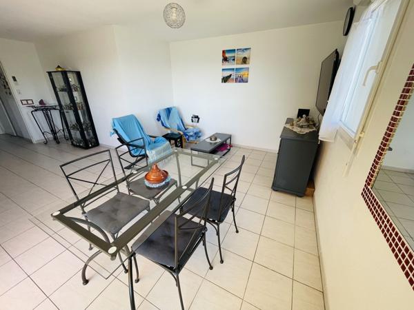 À Vendre – Appartement T2 de 55 m² en Dernier Étage avec Terrasse