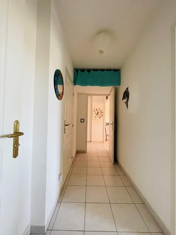 À Vendre – Appartement T2 de 55 m² en Dernier Étage avec Terrasse