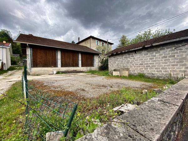Entrepôt avec parking