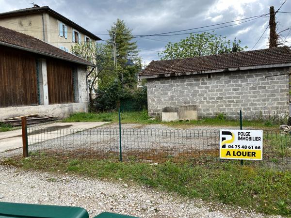 Entrepôt avec parking
