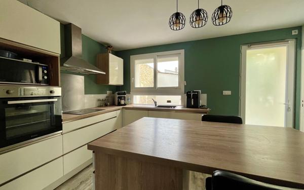 Maison à vendre    5 pièces • 142 m2 Aiffres