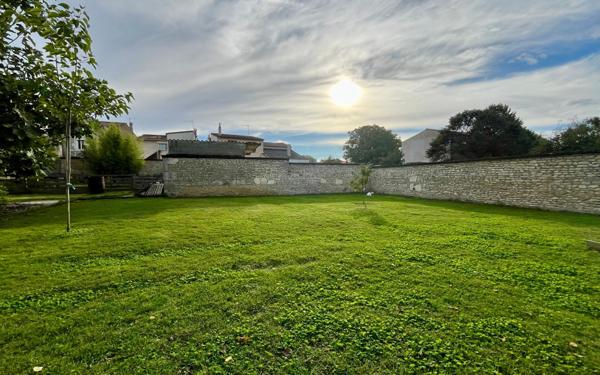 Maison à vendre    5 pièces • 142 m2 Aiffres