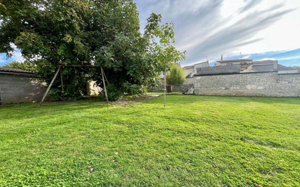 Maison à vendre    5 pièces • 142 m2 Aiffres