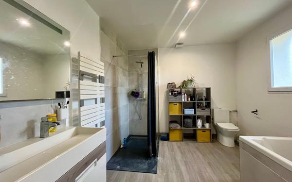 Maison à vendre    5 pièces • 142 m2 Aiffres