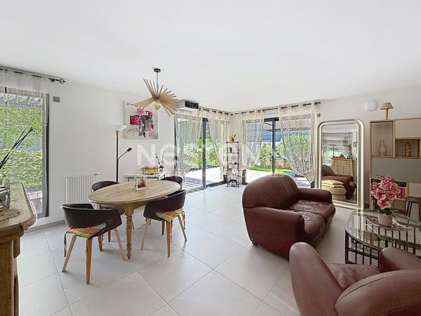 Grand Appartement d'exception T4 pièces 3 chambres avec Grande terrasse dans une petite copropriété Secteur Eglise - 69500 BRON
