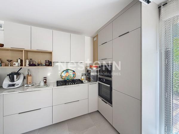 Grand Appartement d'exception T4 pièces 3 chambres avec Grande terrasse dans une petite copropriété Secteur Eglise - 69500 BRON