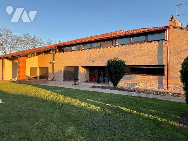 CAZERES, grande maison d'architecte 604m² sur jardin paysager de 7.440m²: prix : 698.000 € C.C.