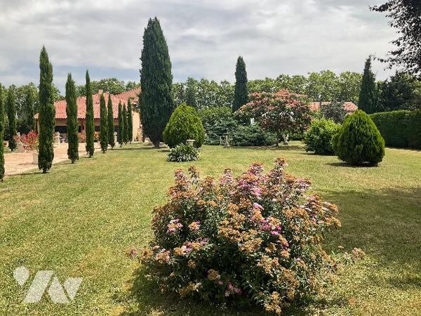 CAZERES, grande maison d'architecte 604m² sur jardin paysager de 7.440m²: prix : 698.000 € C.C.