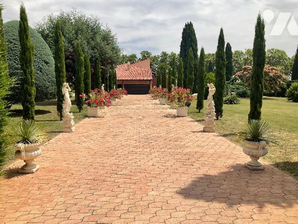 CAZERES, grande maison d'architecte 604m² sur jardin paysager de 7.440m²: prix : 698.000 € C.C.