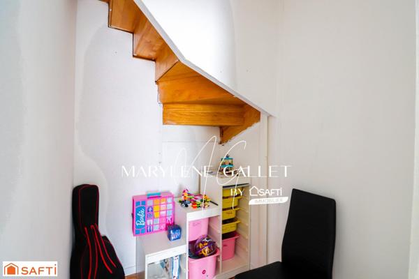 Proche centre ville, écoles, très bien entretenue!