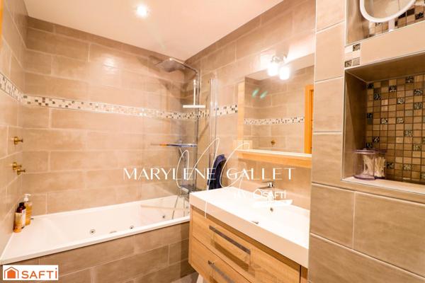 Proche centre ville, écoles, très bien entretenue!